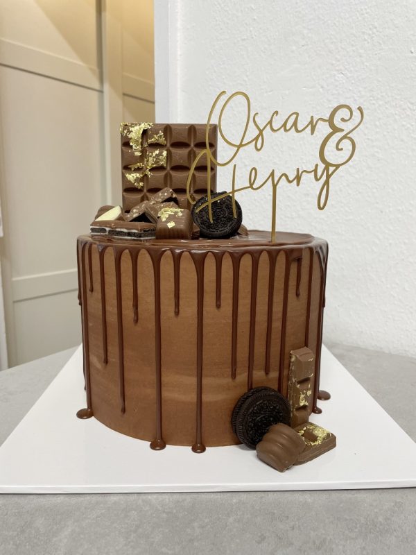Chocolate and salted caramel loaded drip cake - Image 2